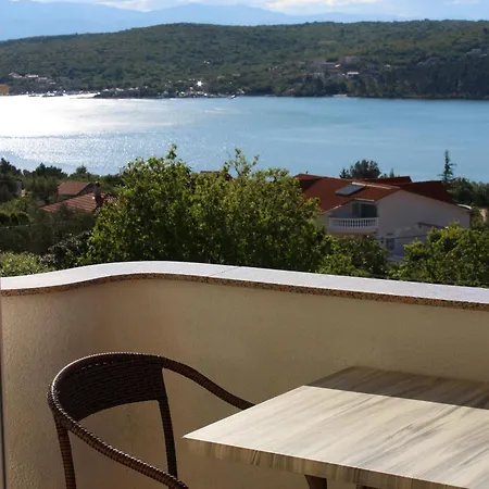 Apartment Mit Grosser Terrasse Und Meerblick