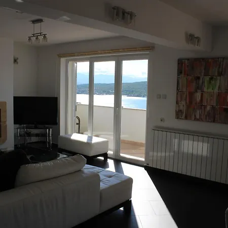 Mit Grosser Terrasse Und Meerblick