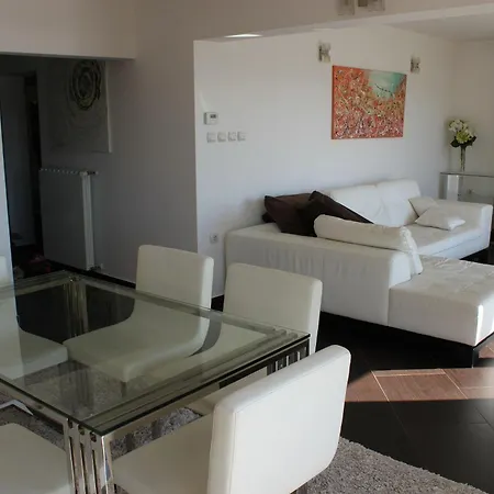 Mit Grosser Terrasse Und Meerblick Apartment