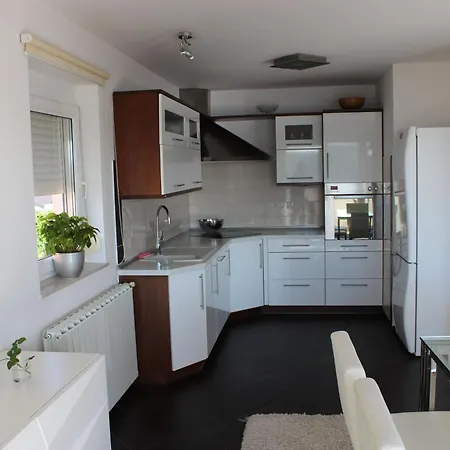 Apartment Mit Grosser Terrasse Und Meerblick Cizici